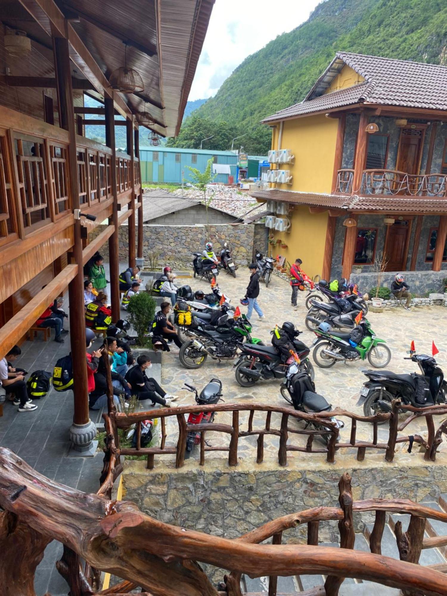 Cao Nguyen Da Homestay Meo Vac Esterno foto